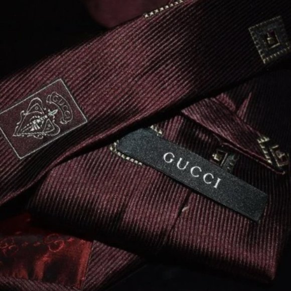 Gucci  Italy Plum Aubergine Woven G Stamp Monogram Vertical Twill Silk Tie - Picture 3 of 3